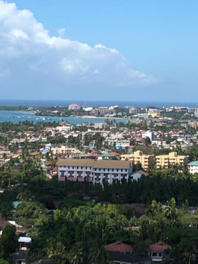 Lark Hotel Dar es Salaam Exterior foto