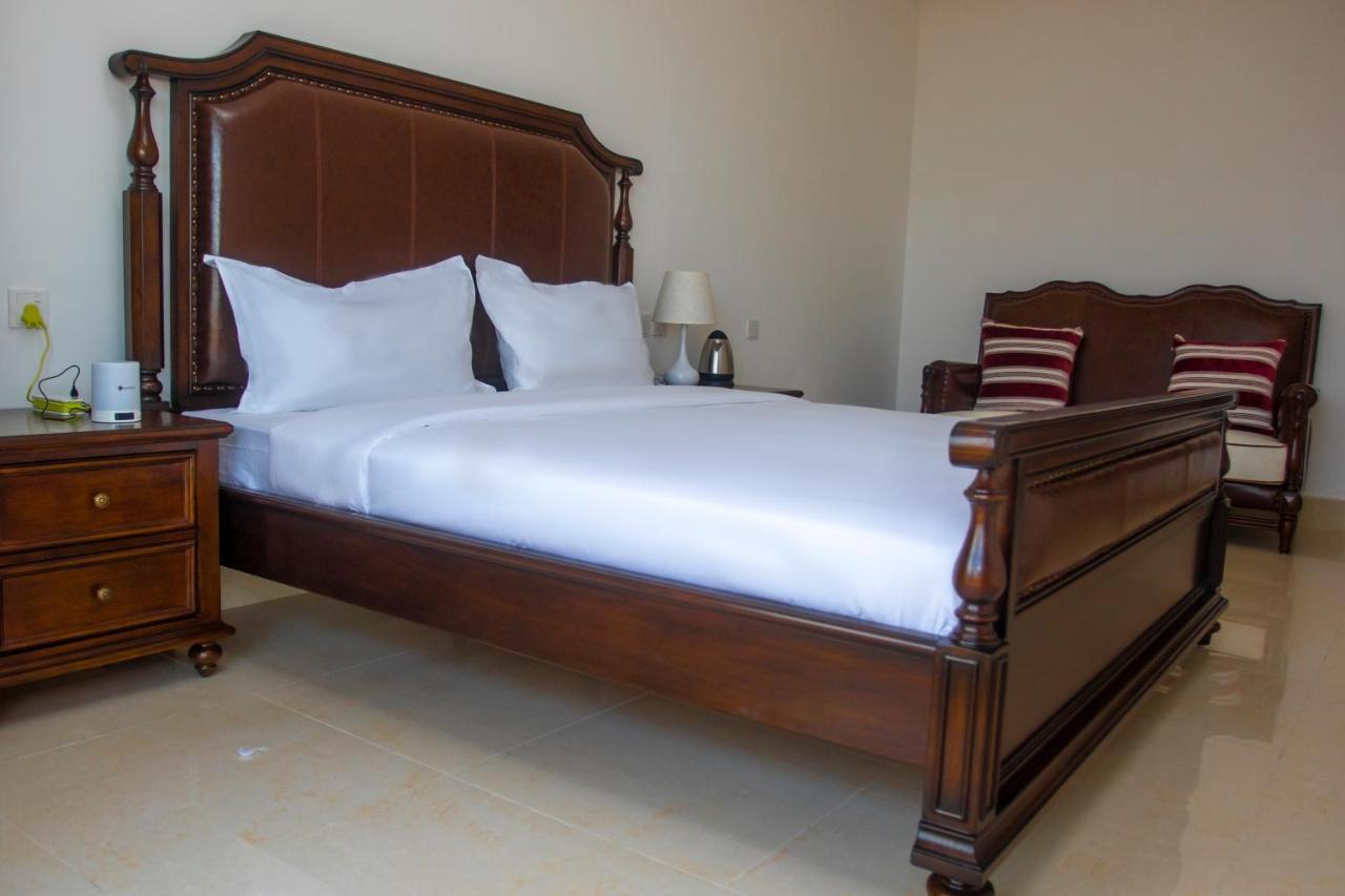 Lark Hotel Dar es Salaam Exterior foto