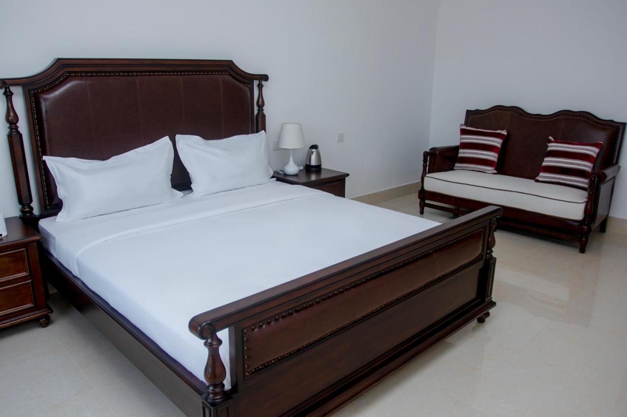 Lark Hotel Dar es Salaam Exterior foto
