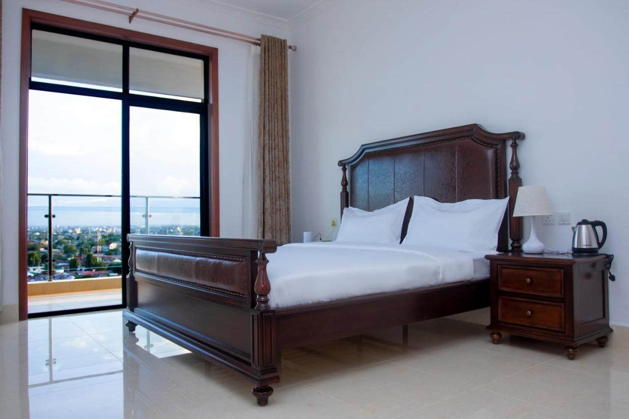 Lark Hotel Dar es Salaam Exterior foto